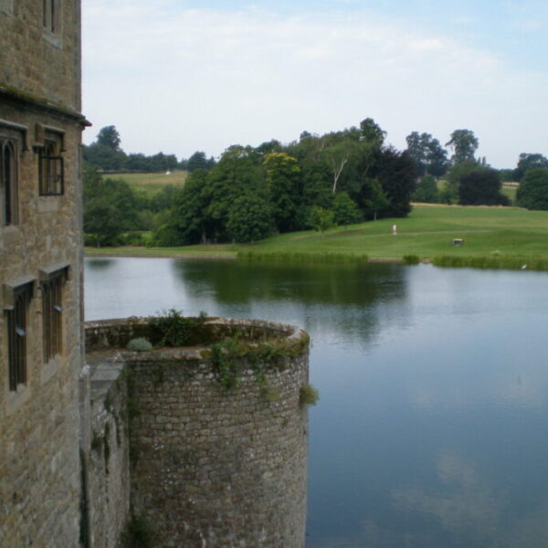 Tour Leeds Castle, plus Hever Castle or Chartwell with London Private Tours