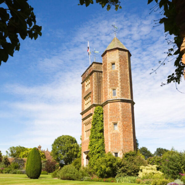 Tour Sissinghurst and Knole House with London Private Tours