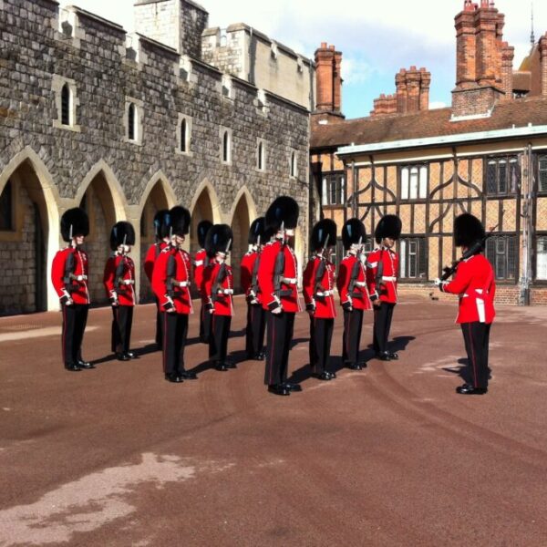 Tour Hampton Court Palace and Windsor Castle with London Private Tours